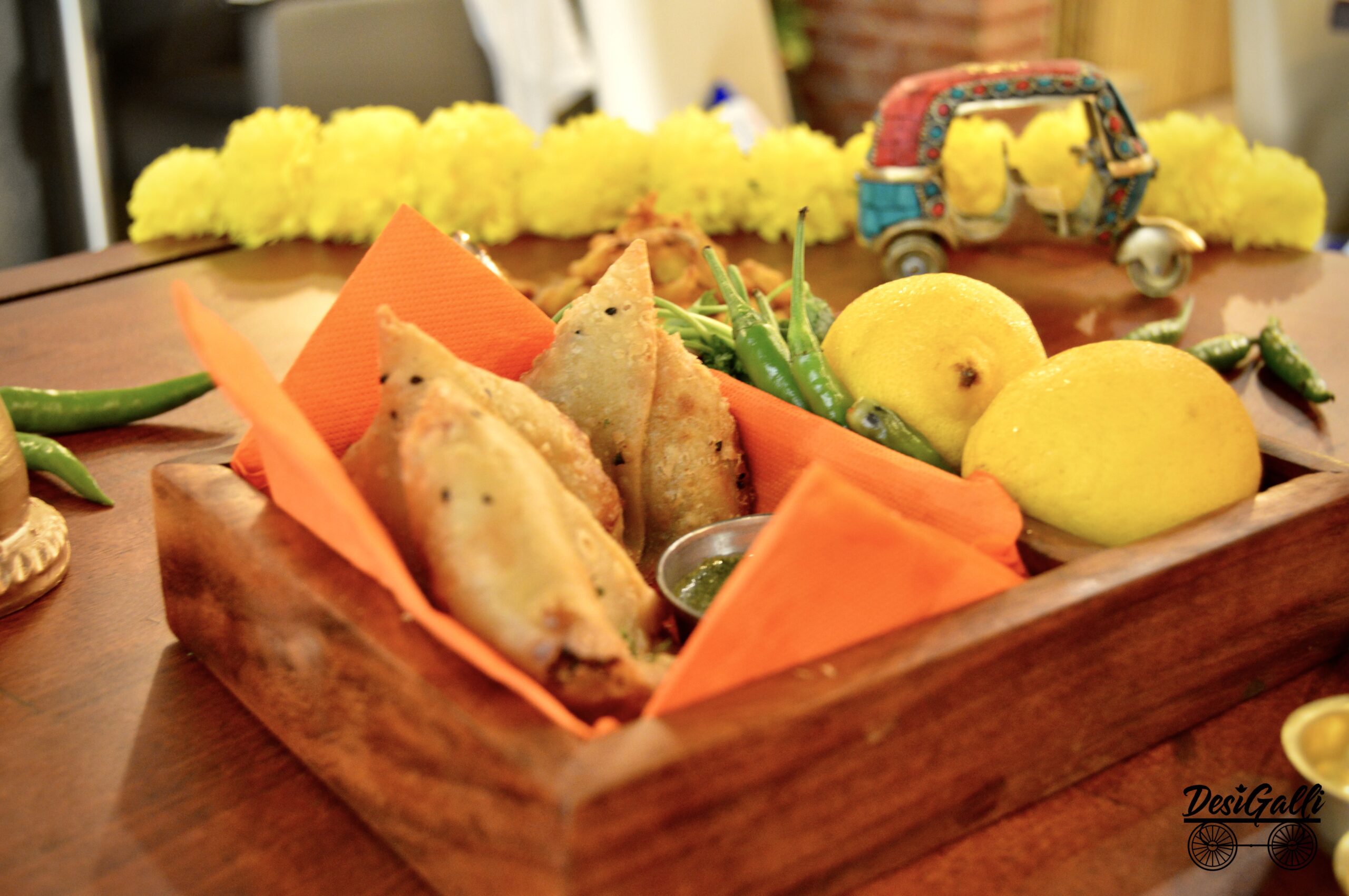 Galli Samosas empanadas vegetarianas de patata especiada en Desi Galli Barcelona