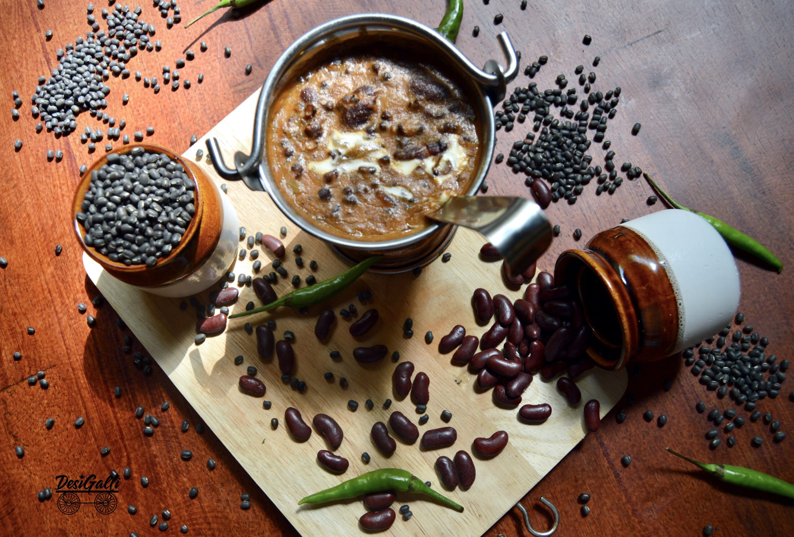 Dal Makhani lentejas negras cremosas indias en Desi Galli Barcelona
