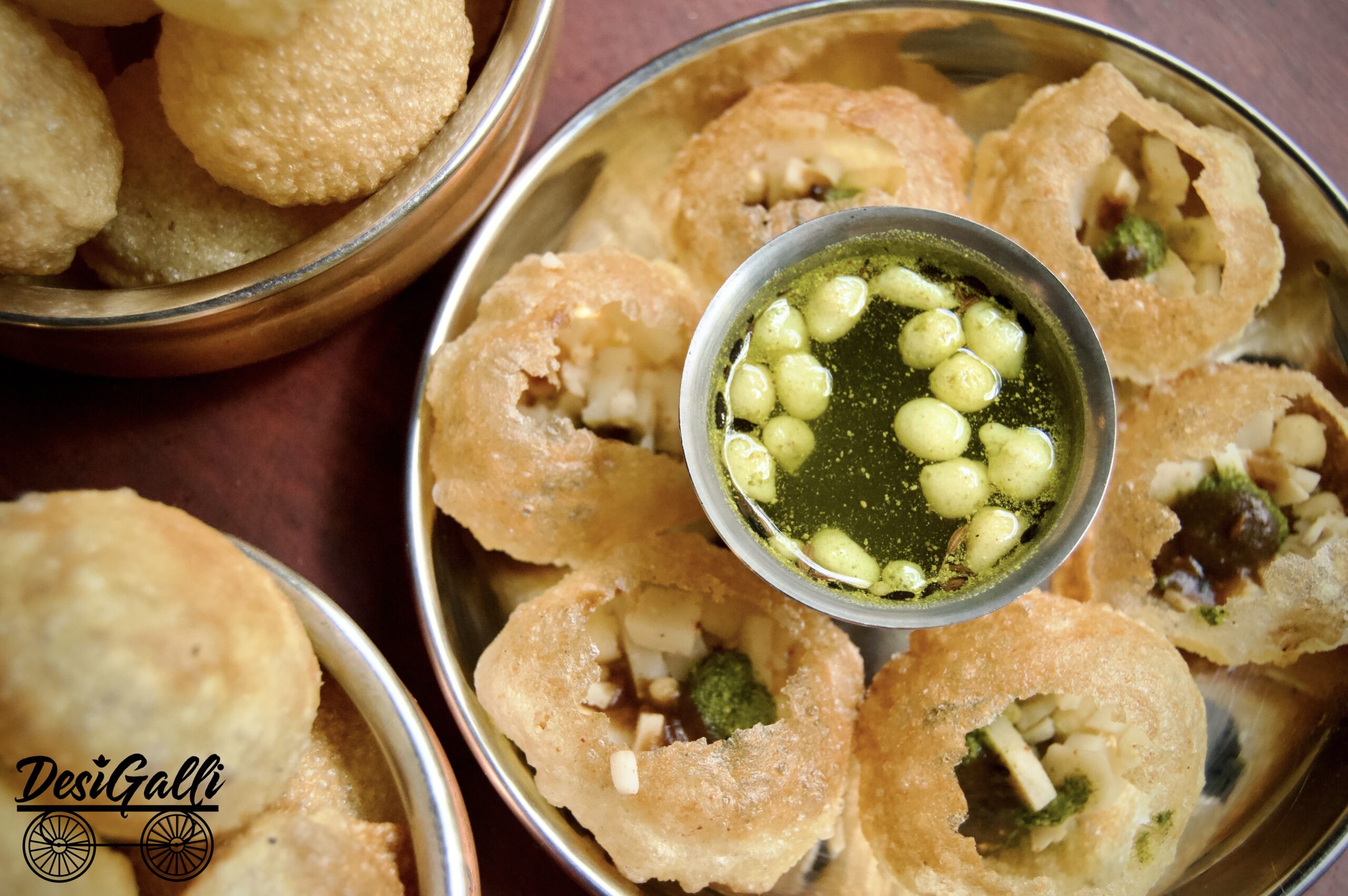 Pani Puri chaat callejero indio con tamarindo y menta en Desi Galli Barcelona