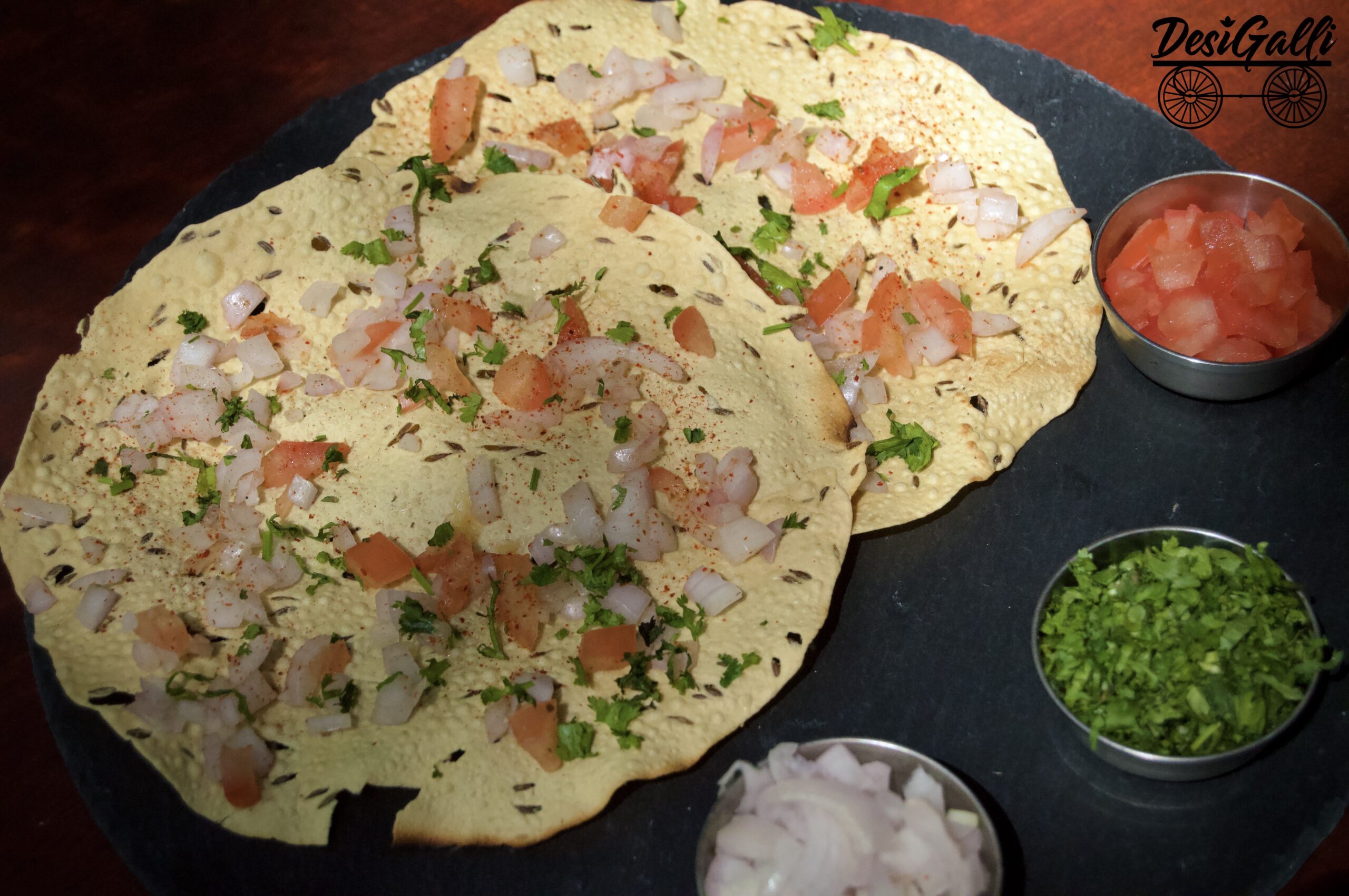 Masala Papad con pico de gallo indio en Desi Galli Barcelona