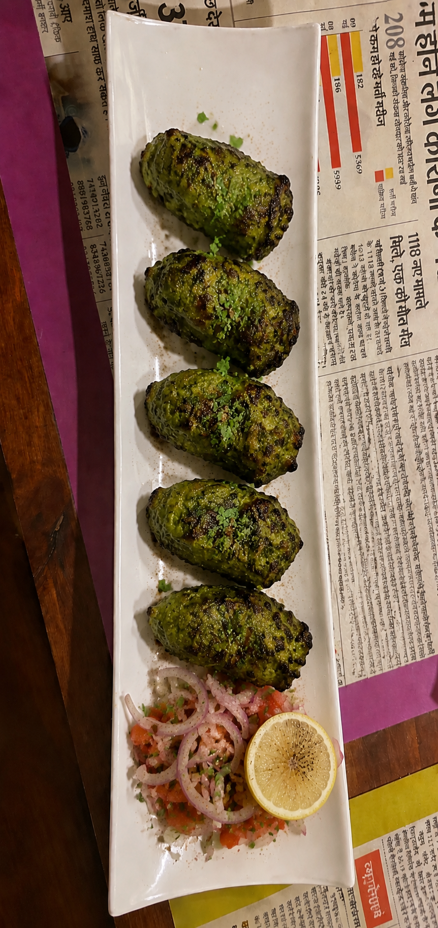 Kebab de la Casa pollo Mughlai a la parrilla con hierbas en Desi Galli Barcelona