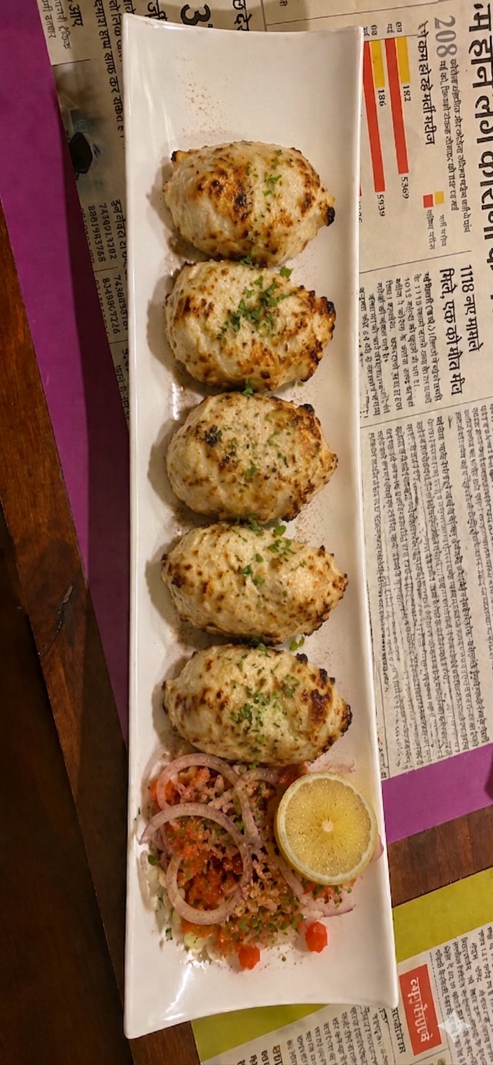Murgh Malai Kebab pollo cremoso a la parrilla en Desi Galli Barcelona