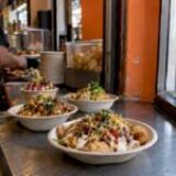 Qué es el chaat: la familia de aperitivos callejeros indios